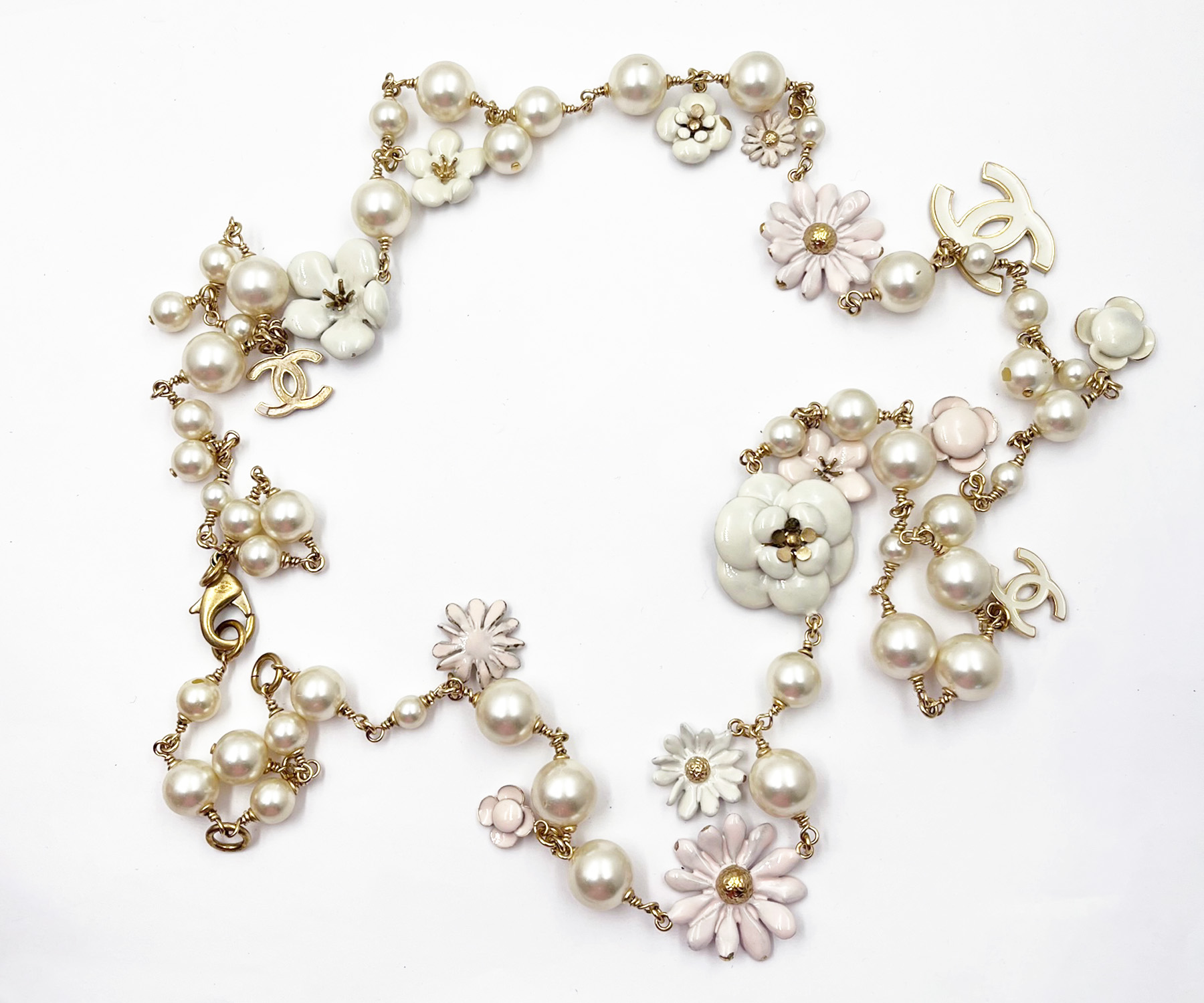 Chanel Gold CC White Ivory Pastel Pink Daisy Flower Long Pearl Necklace -  LAR Vintage