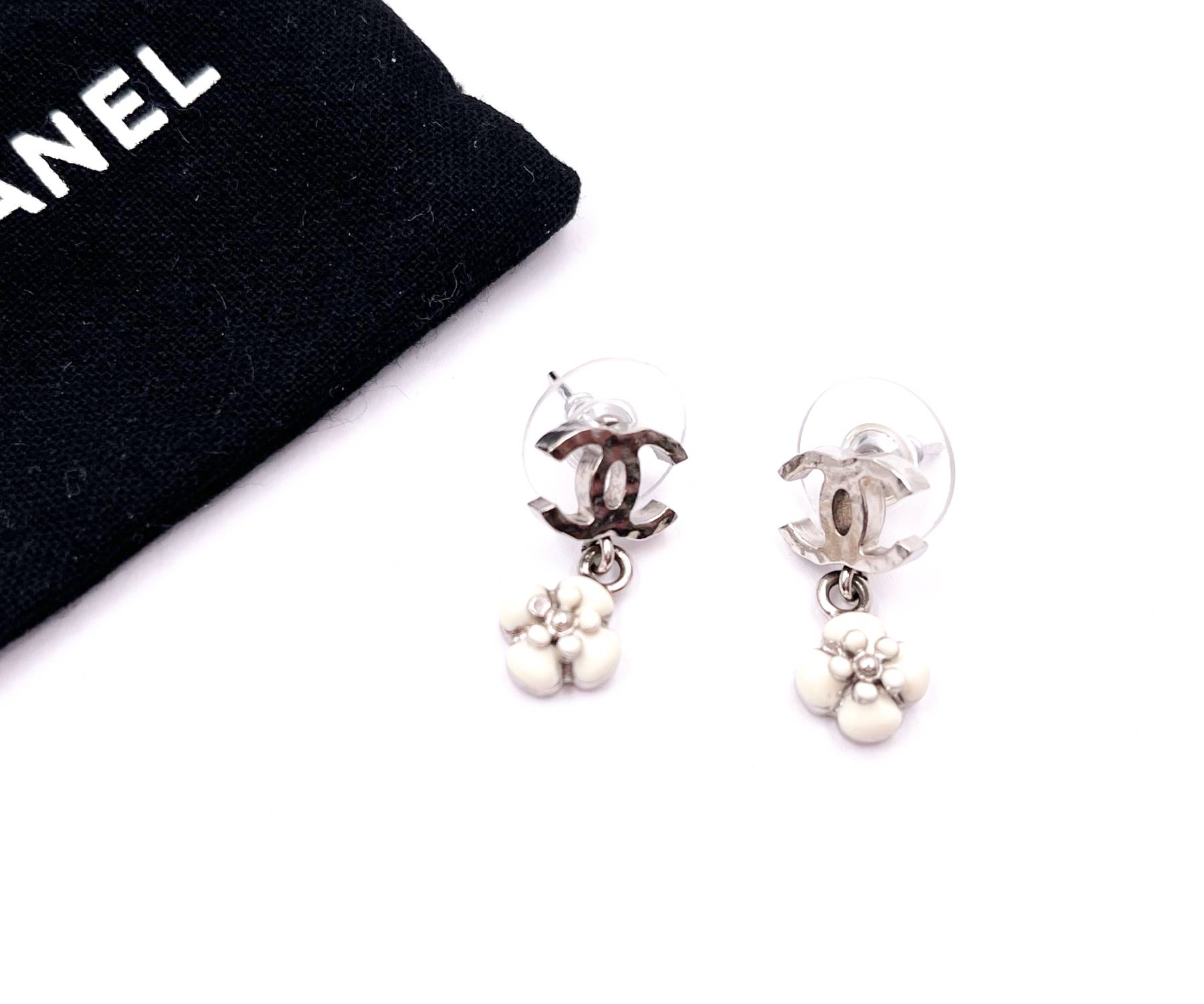 Chanel Silver CC White Flower Dangle Piercing Earrings - Image 2