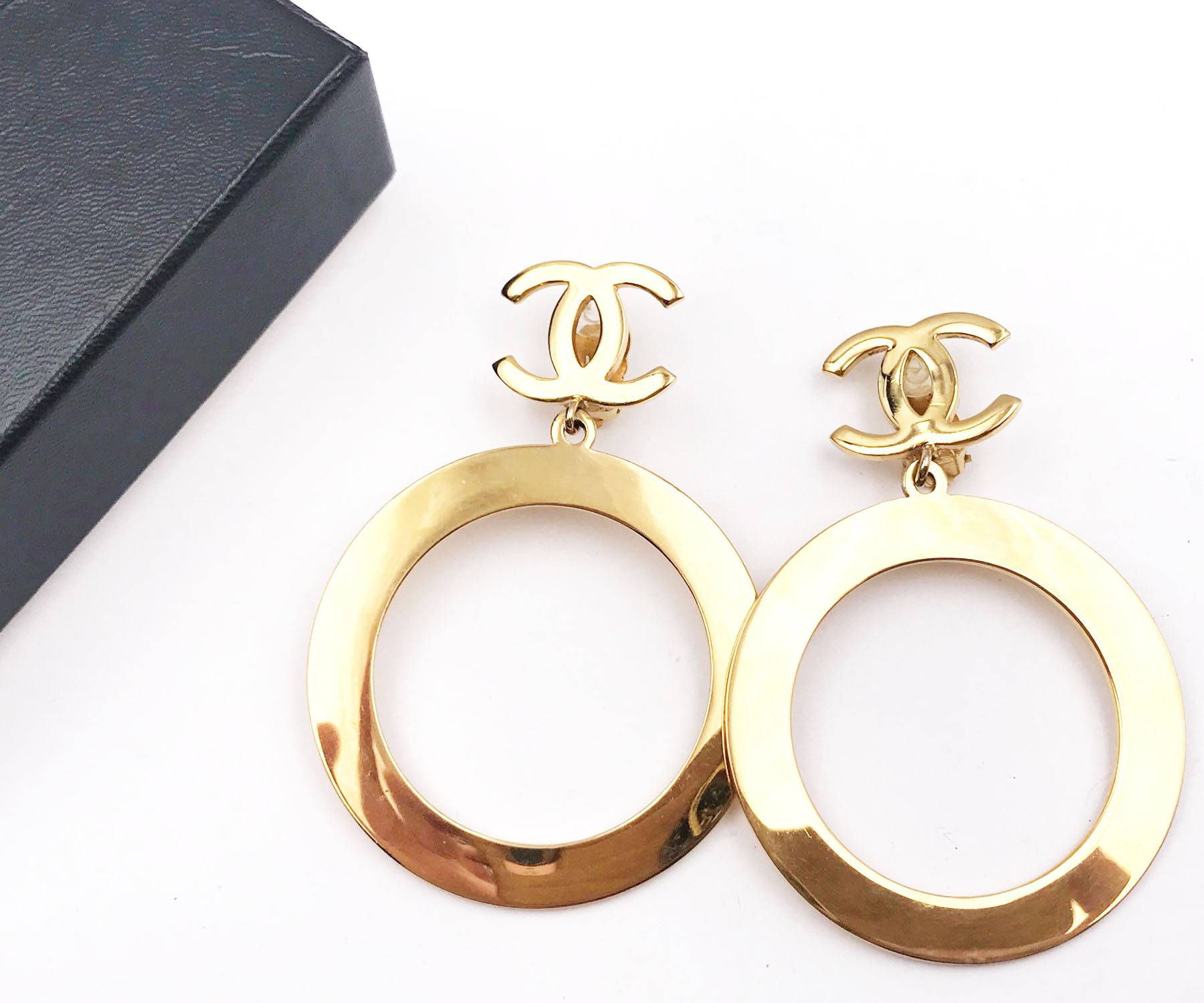 Chanel Rare Vintage Gold Plated CC Large Hoop Clip on Earrings as seen on GiGi Hadid - Image 3