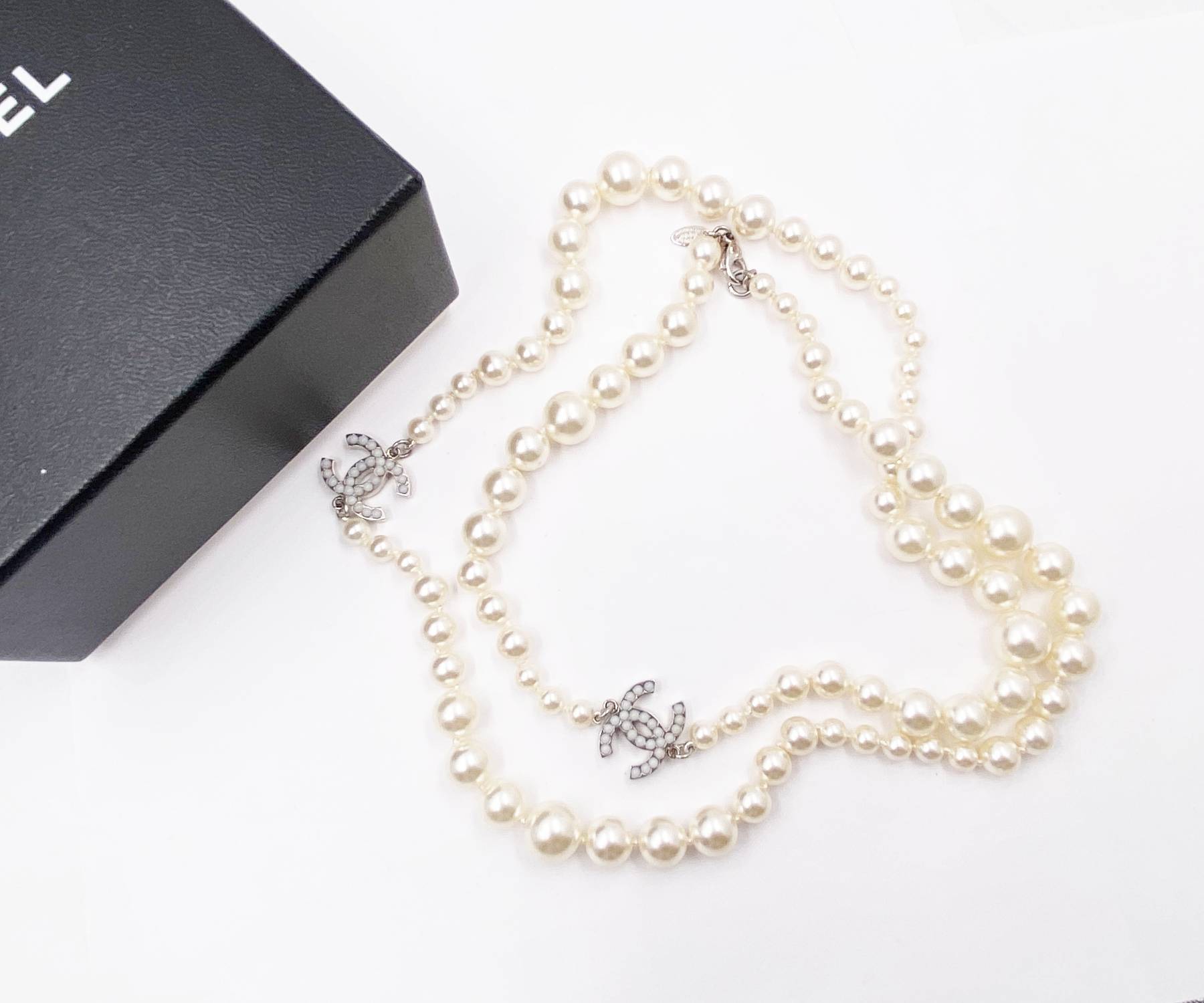Chanel Classic 2 Silver CC White Bead Pearl Necklace - Image 2