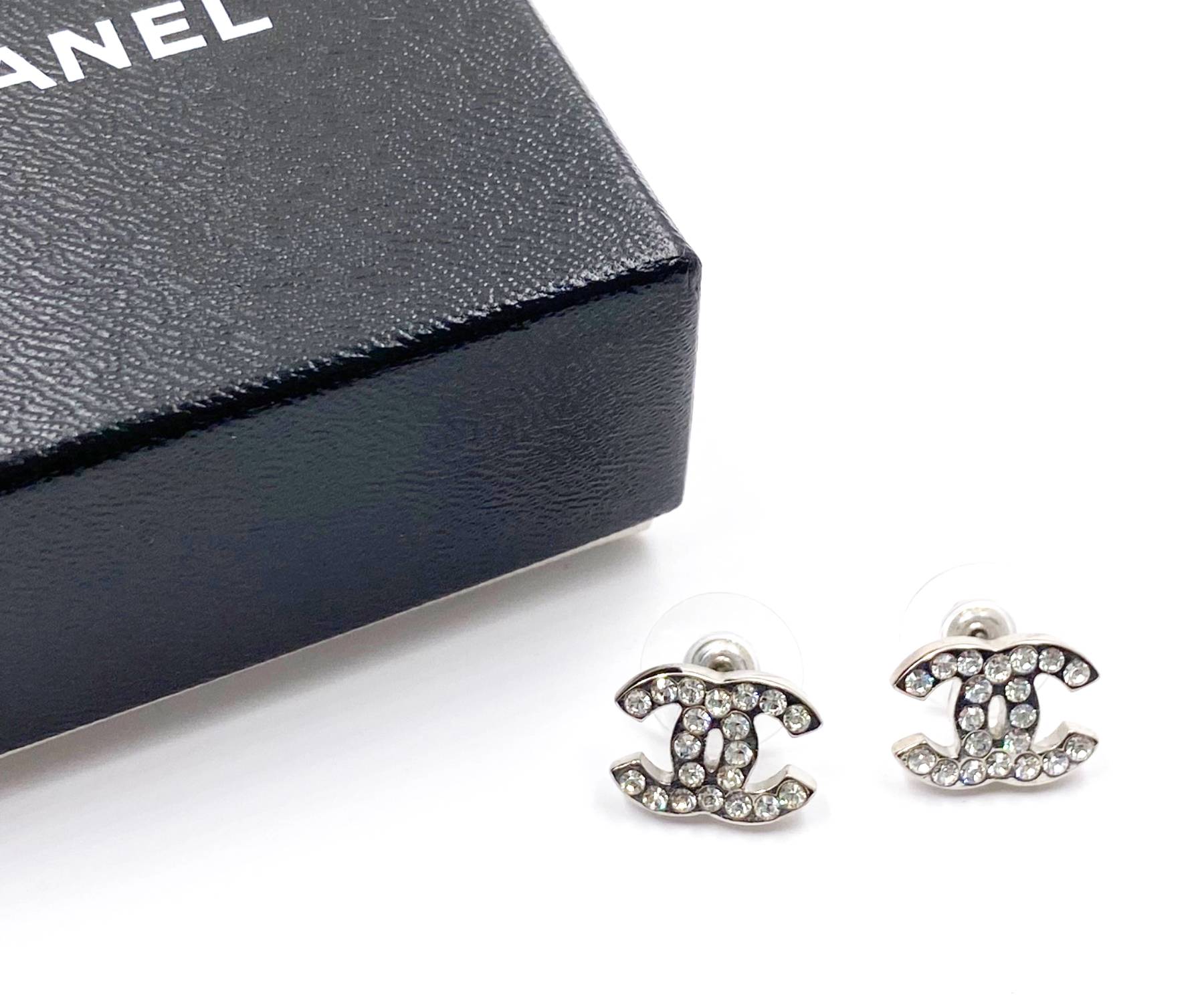 Chanel Classic Silver CC Crystal Medium Piercing Earrings - Image 2