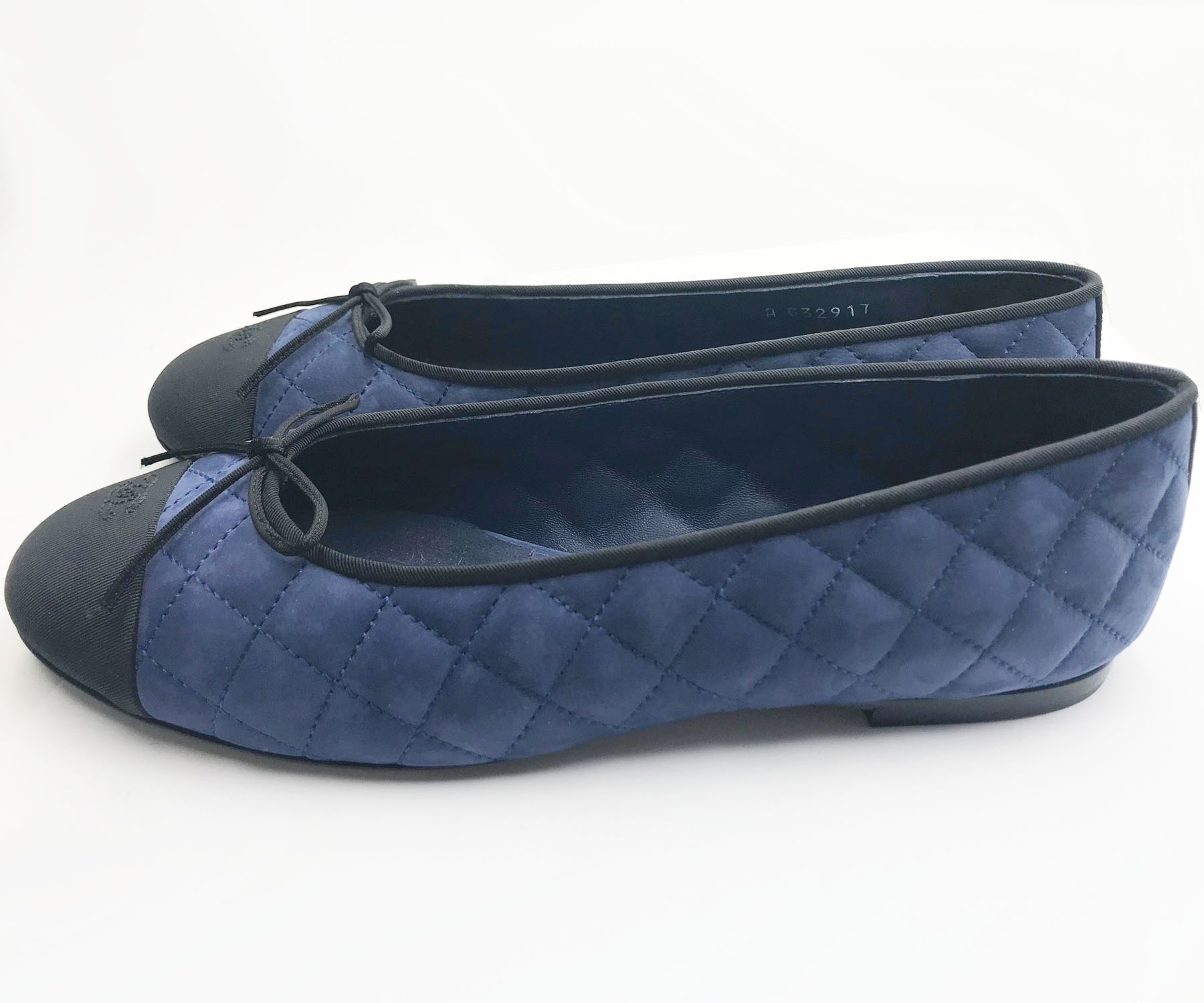Chanel Brand New Blue Black Leather Ballerina Flats - Image 4