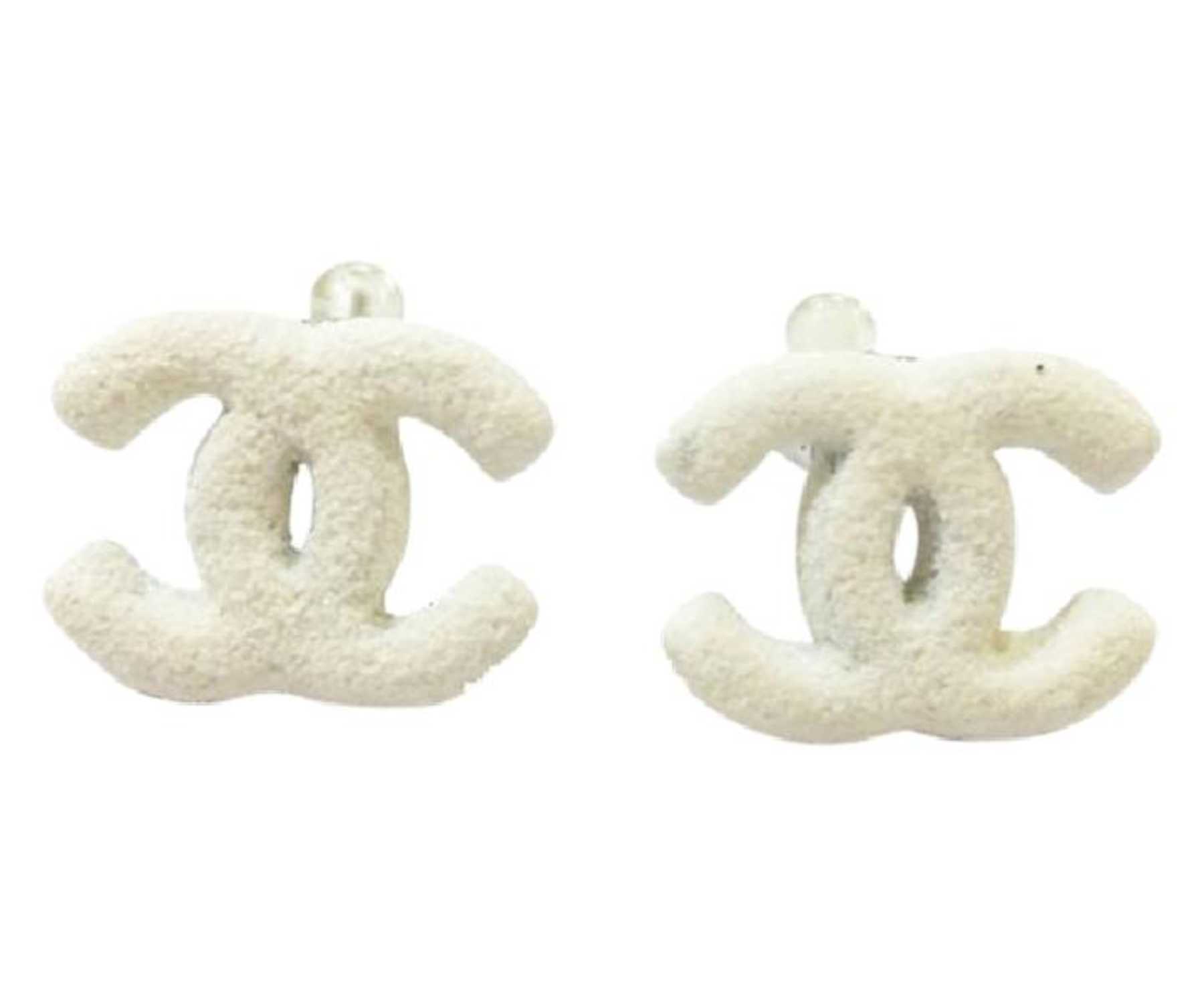 Cc earrings Chanel White in Metal - 27521419