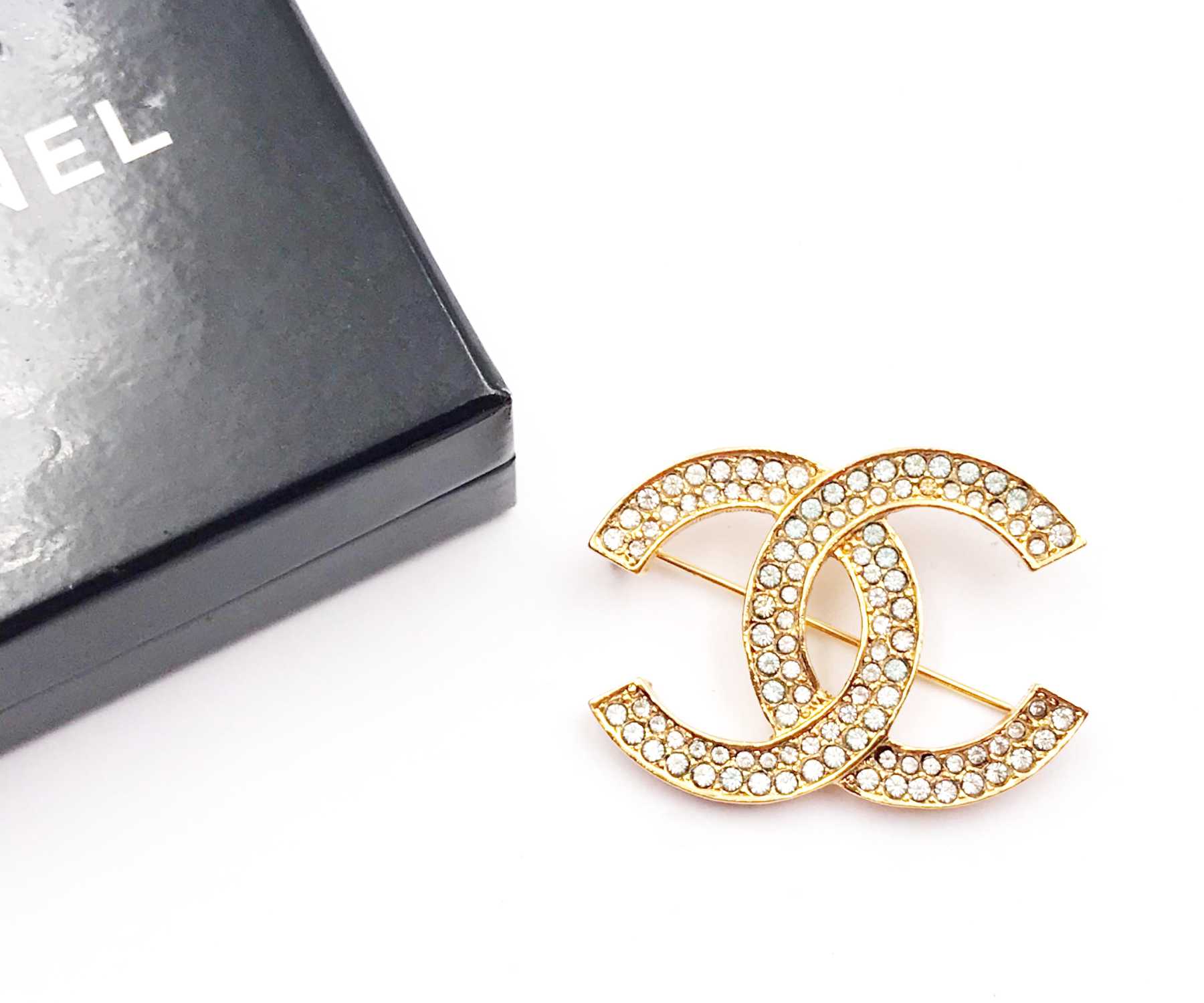 Chanel Vintage Classic Gold Plated CC Silver Crystal Brooch - Image 2