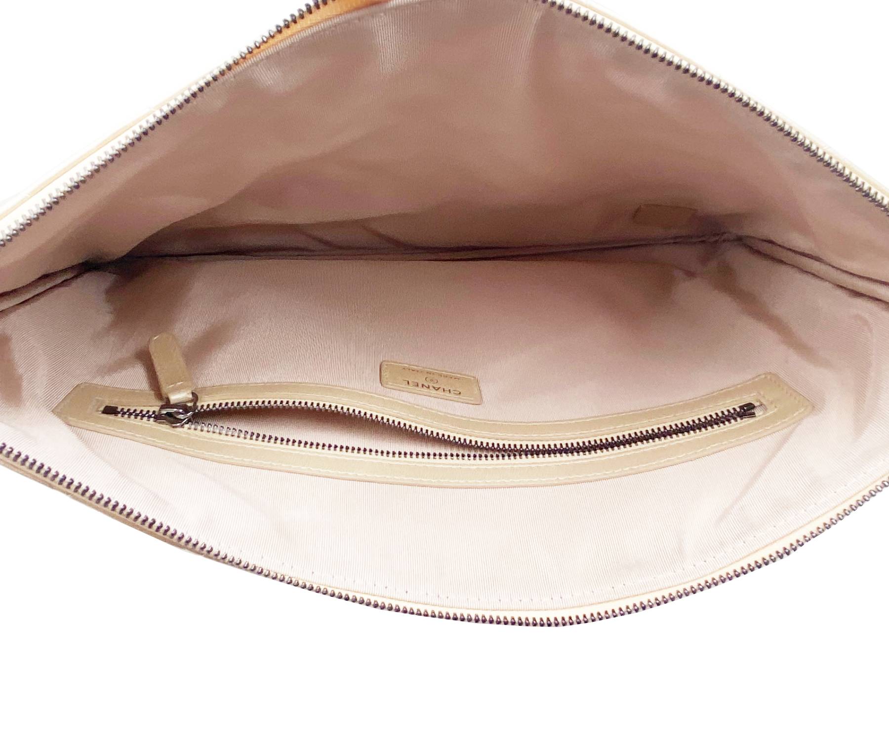 Chanel Champagne Pearly O Case Large Clutch - Image 5