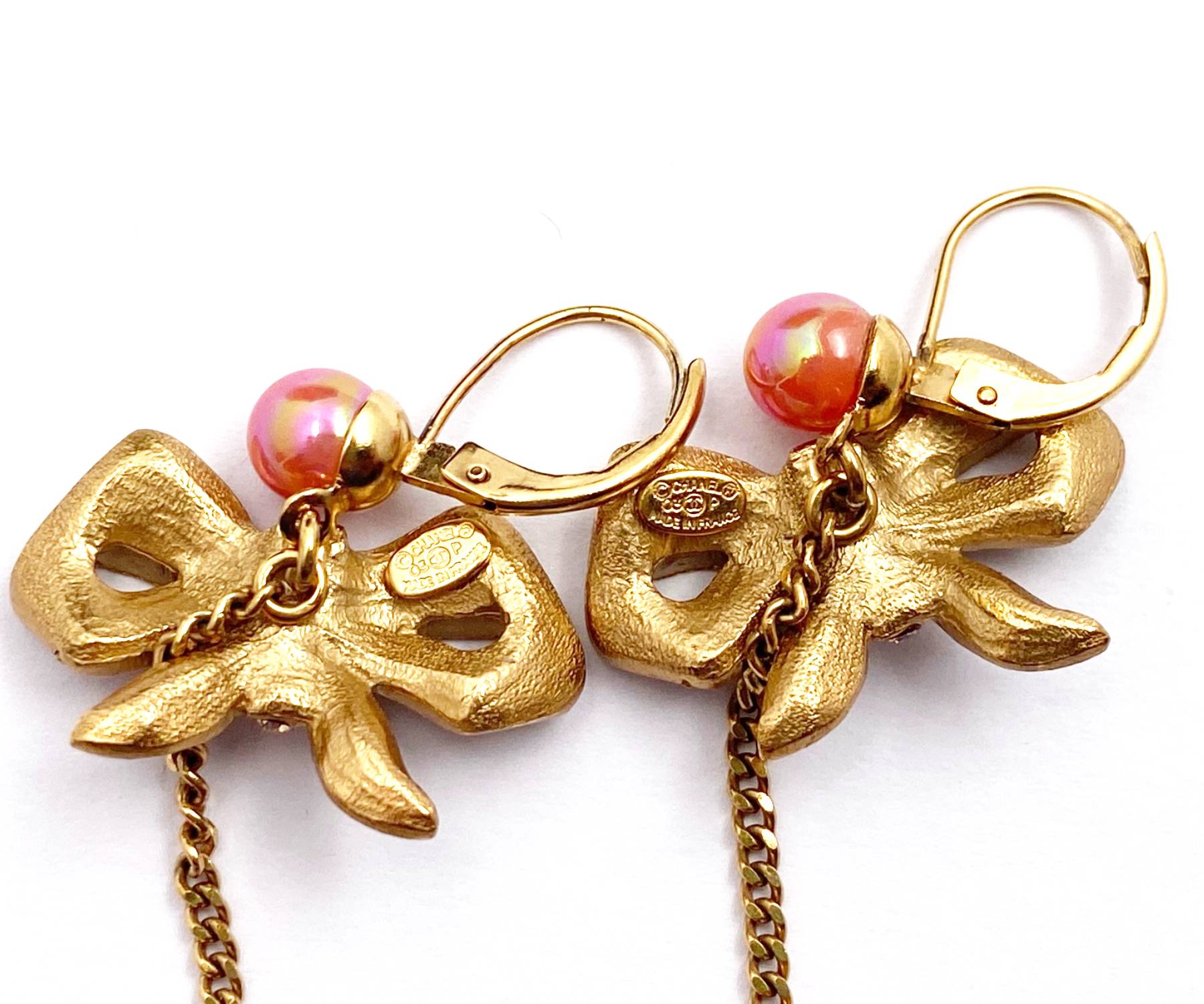 Chanel Vintage Gold Plated Ribbon Crystal Coral CC Dangle Lever Back Earrings - Image 4
