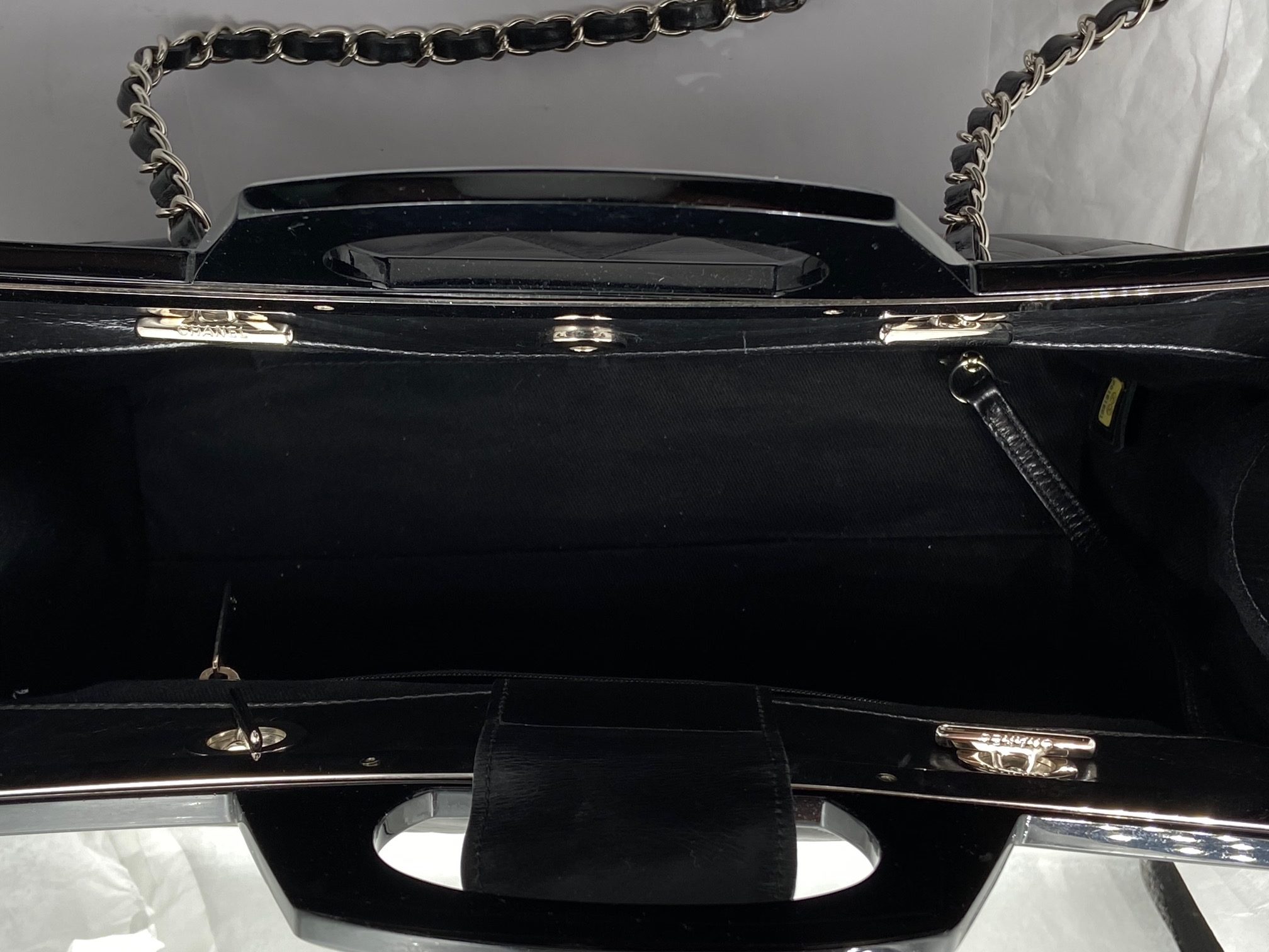 Chanel Delivery Black Medium Shoulder Bag - Image 4