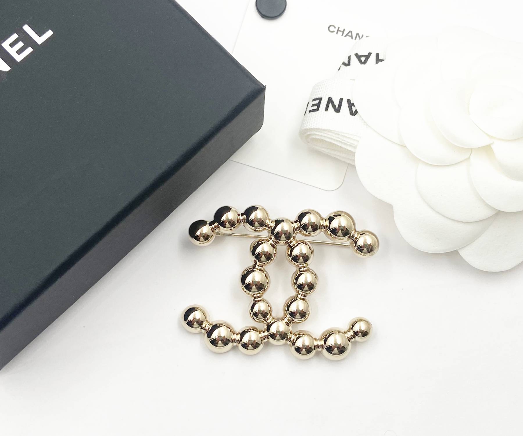 Chanel Brand New Light Gold CC Bead Brooch - Image 2