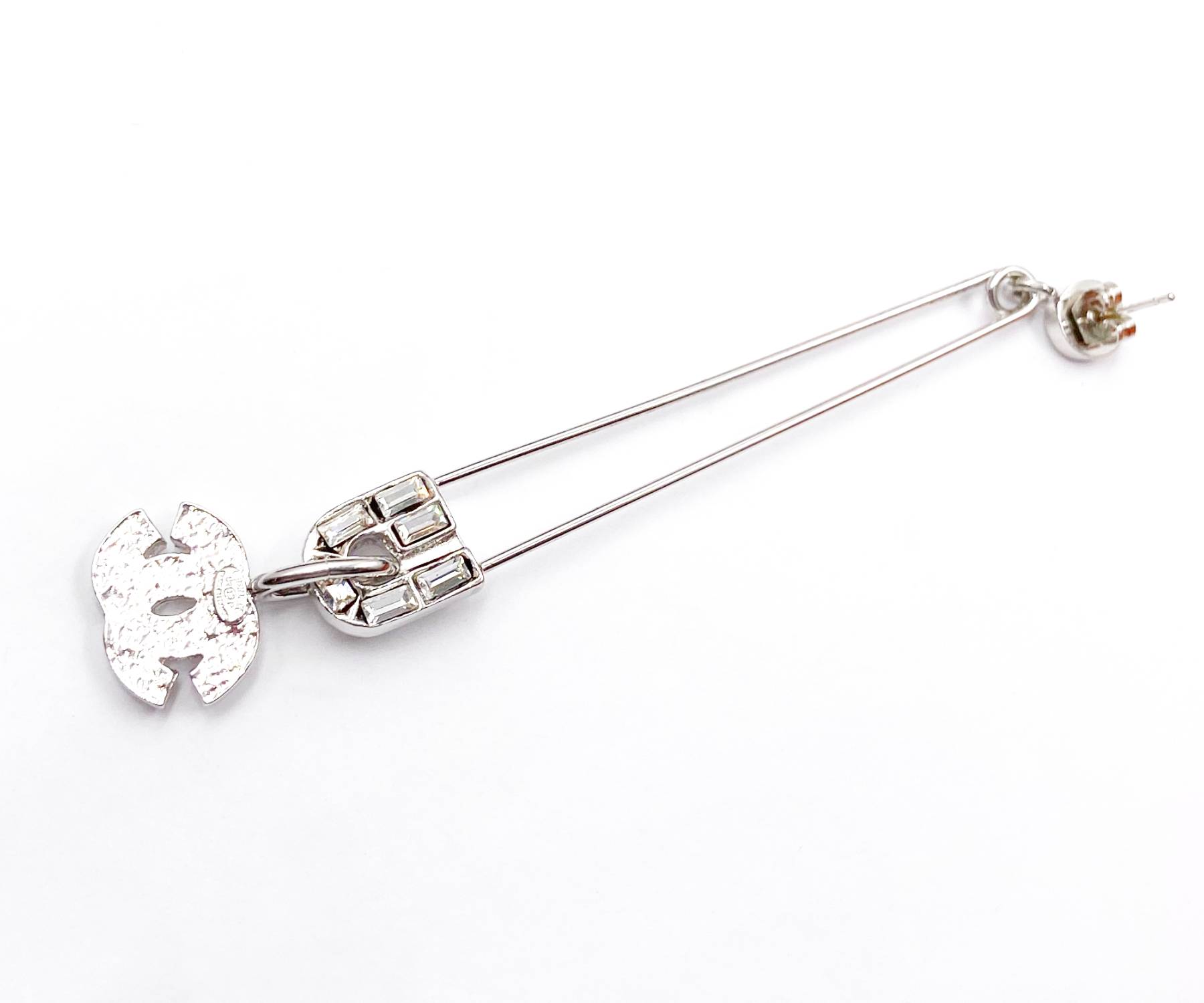 Chanel Super Rare Vintage Silver CC Baguette Crystal Safety Pin Single Earring - Image 3