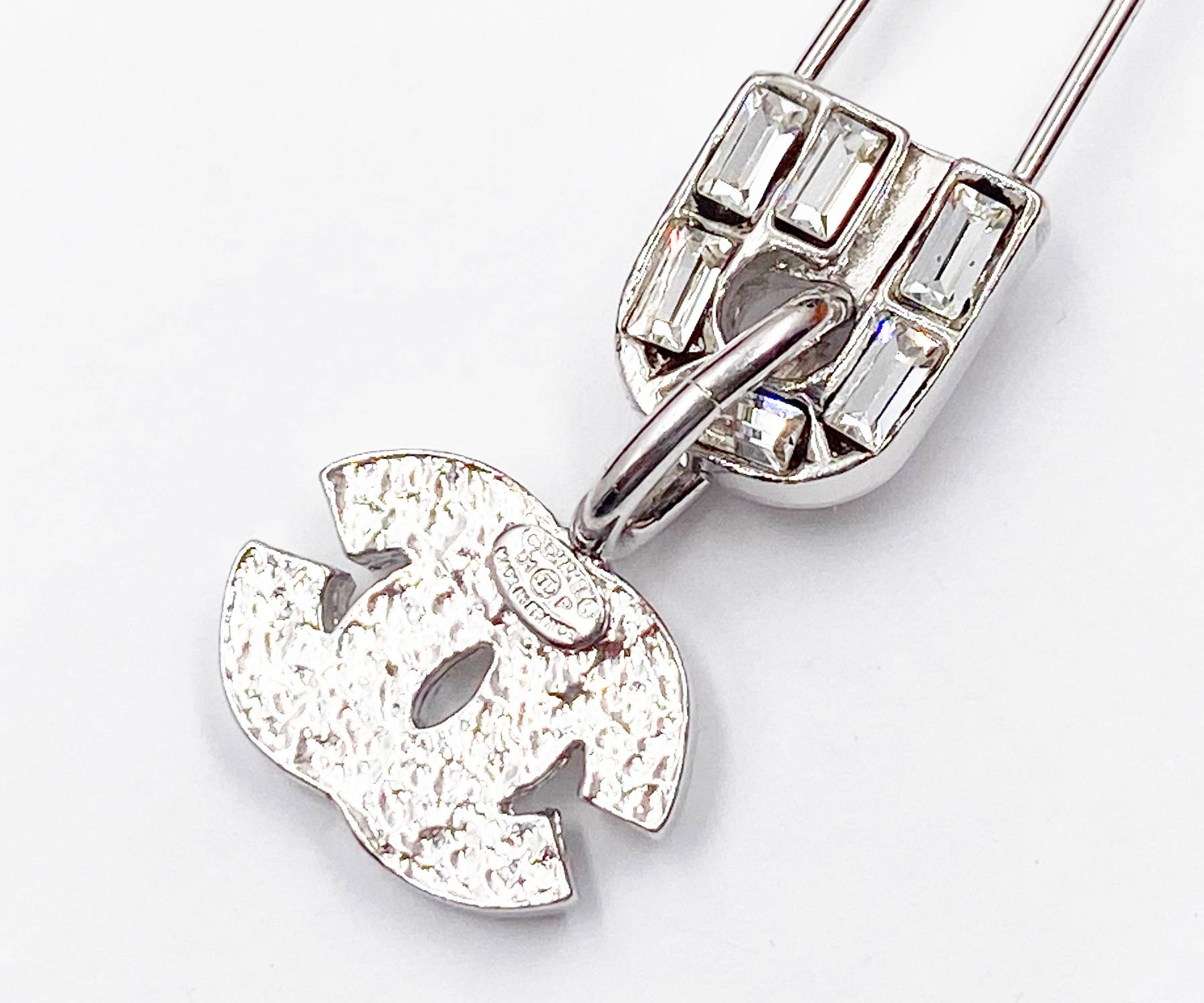 Chanel Super Rare Vintage Silver CC Baguette Crystal Safety Pin Single Earring - Image 4