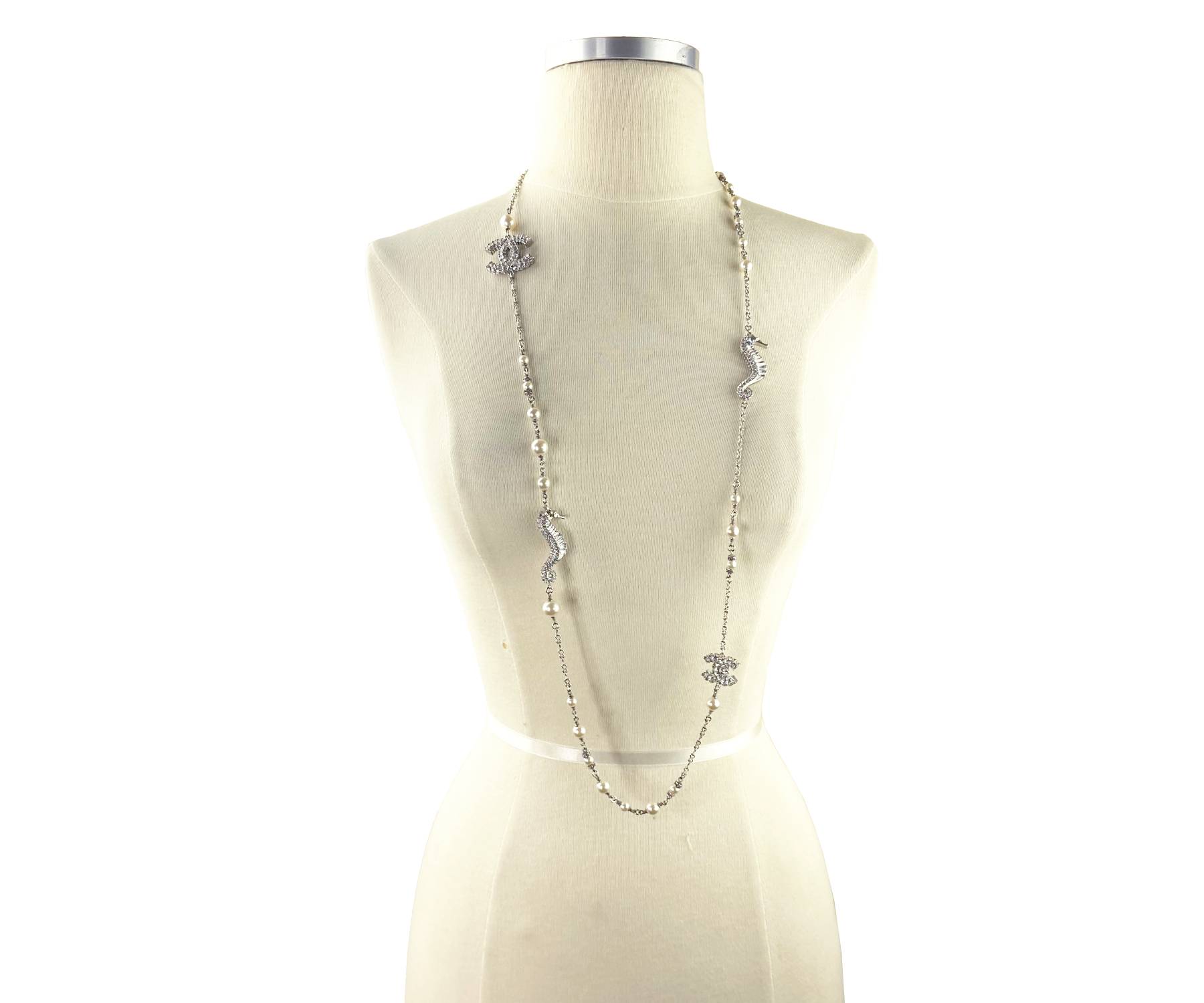 Chanel Super Rare Silver CC Crystal Seahorse Pearl Necklace - Image 4