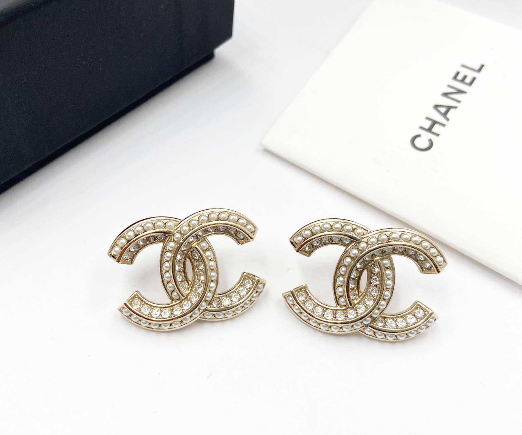 Chanel Classic Gold CC Pearl Crystal Large Piercing Earrings - Image 2