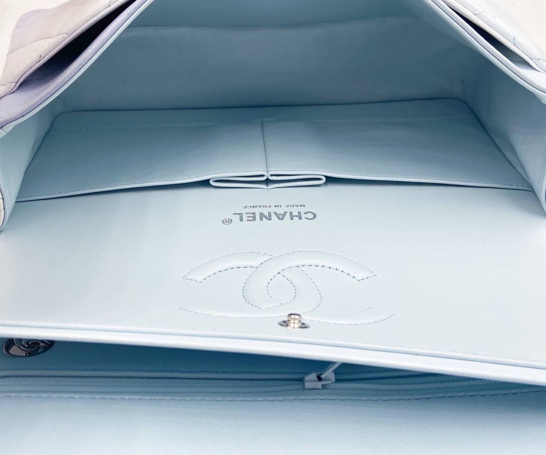 Chanel Brand New Classic Rare 10 Medium Lavender Blue Ombre Degrade Bag - Image 4