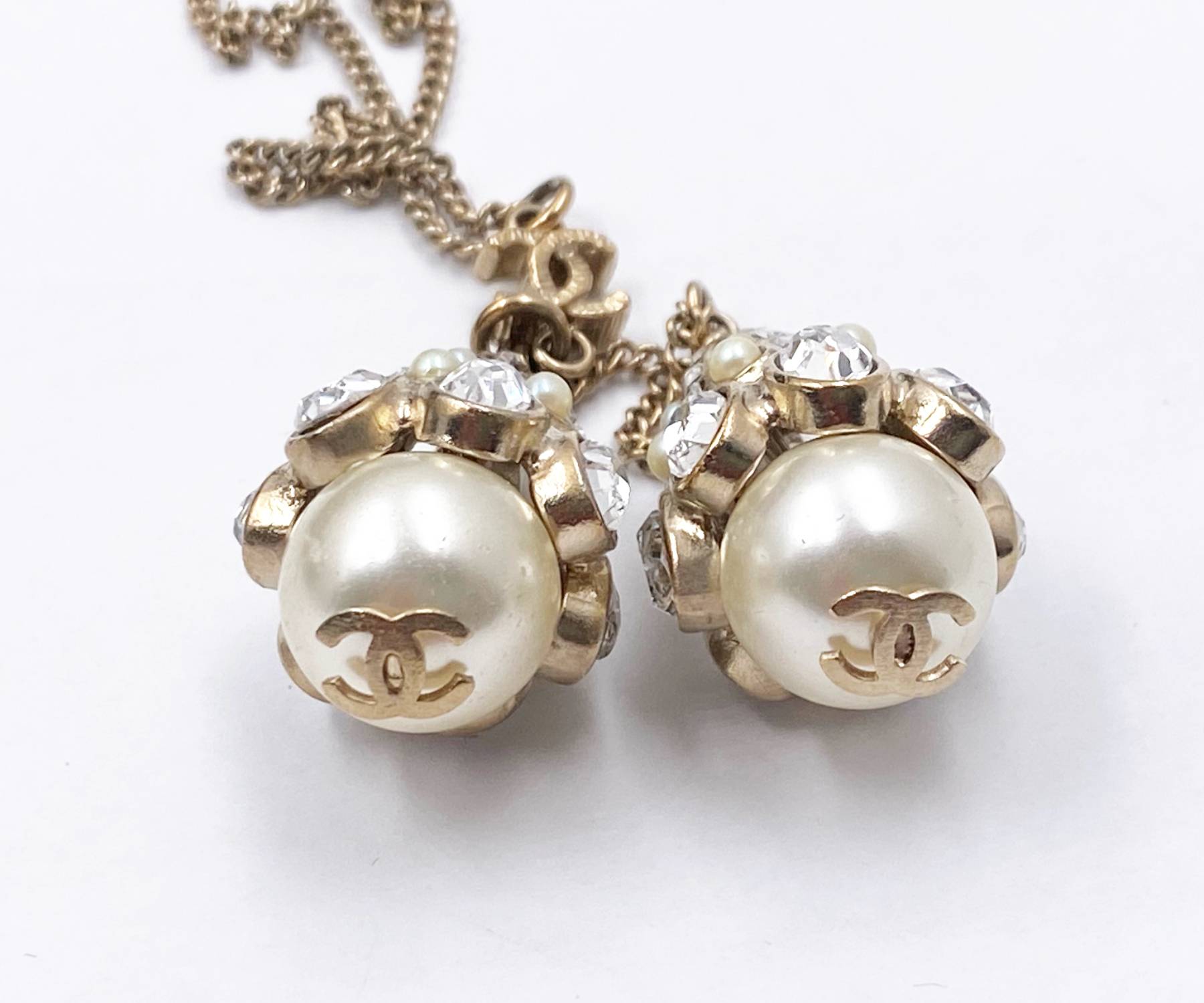 Chanel Rare Gold CC Crystal Pearl Tear Drops Necklace - Image 3
