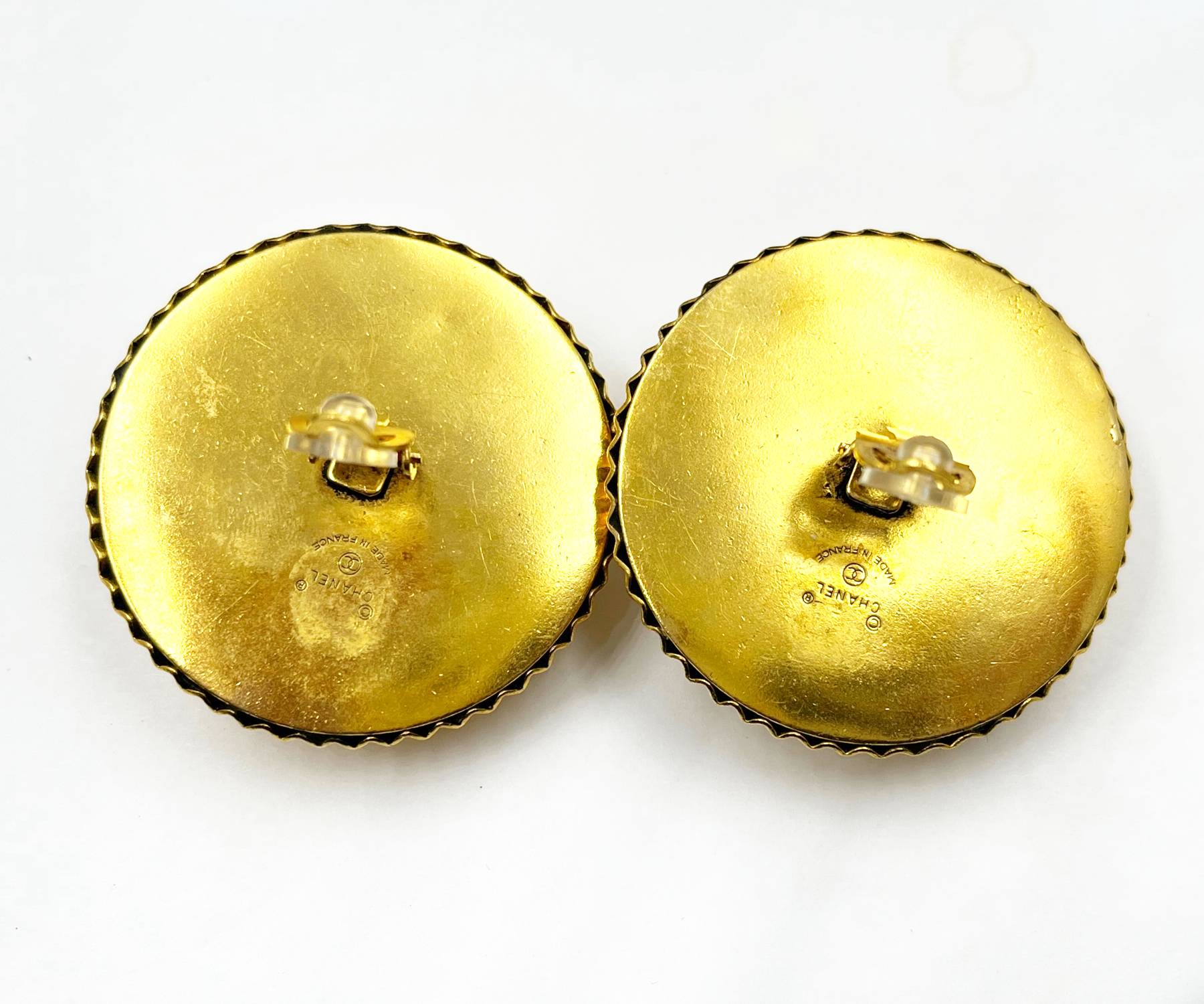 Chanel Super Rare Vintage Gold Plated Round Silver CC Crystal XXL Clip on Earrings - Image 4