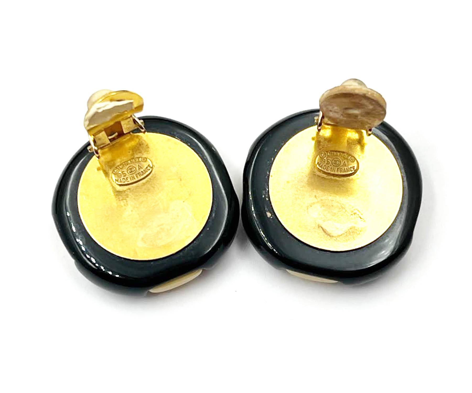 Chanel Vintage Gold Plated Beige Black CC Cross Clip on Earrings Brooch Set - Image 6