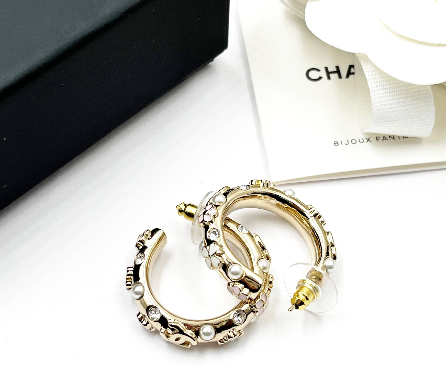 Chanel Brand New Gold CC Pink White Flower Pearl Hoop Piercing Earrings - Image 2