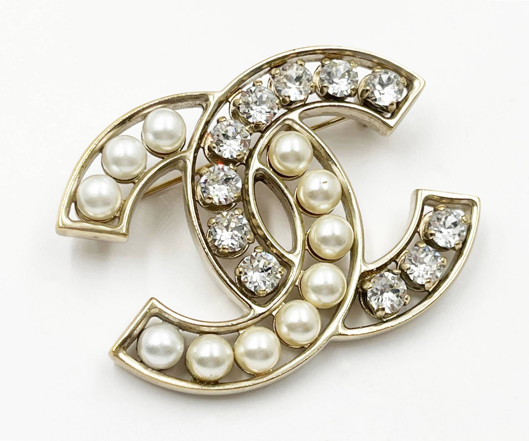 Chanel Gold Frame Pearl Crystal Large Brooch - Image 2