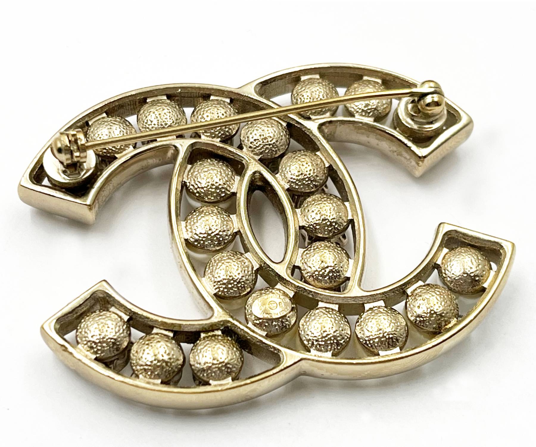 Chanel Gold Frame Pearl Crystal Large Brooch - Image 3