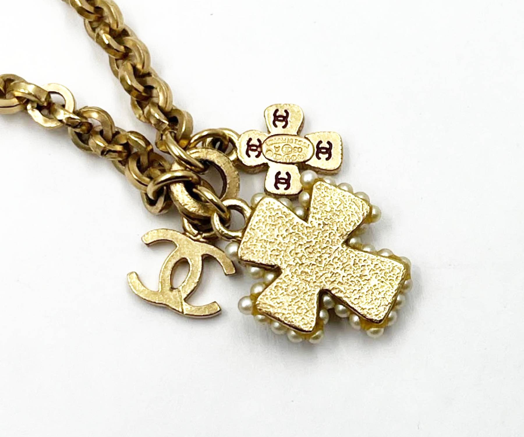 Chanel Gold Plated CC Red Resin Cross Charms Pendant Necklace - Image 5