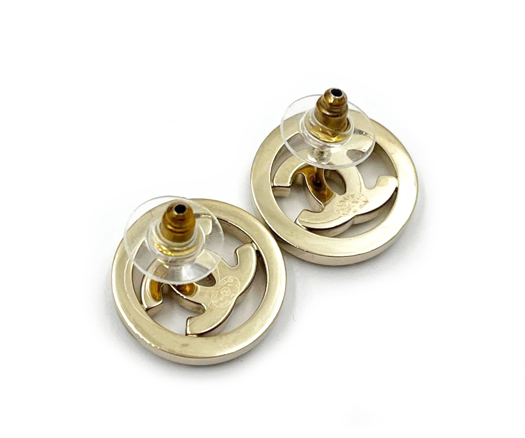 Chanel Gold CC Mini Pearl Round Piercing Earrings - Image 4