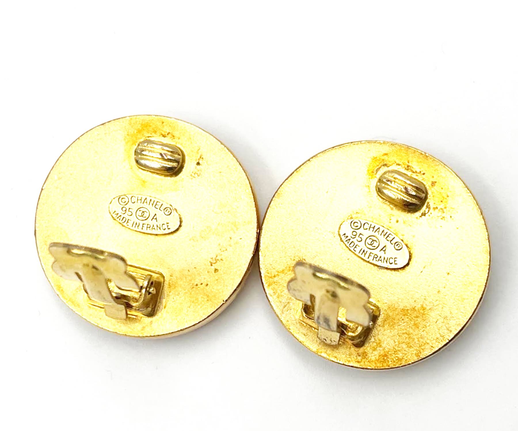 Chanel Vintage Gold Plated CC black Gold Rim Clip on Earrings As seen on Nicole Richie - Image 3