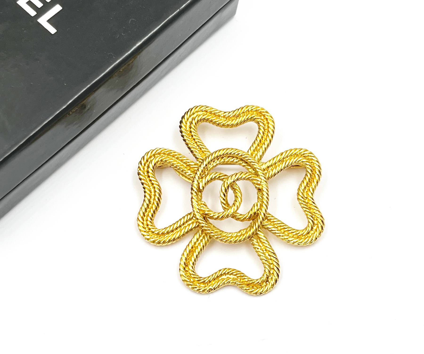 Chanel Vintage Gold Plated Rope Cross CC Brooch - Image 2