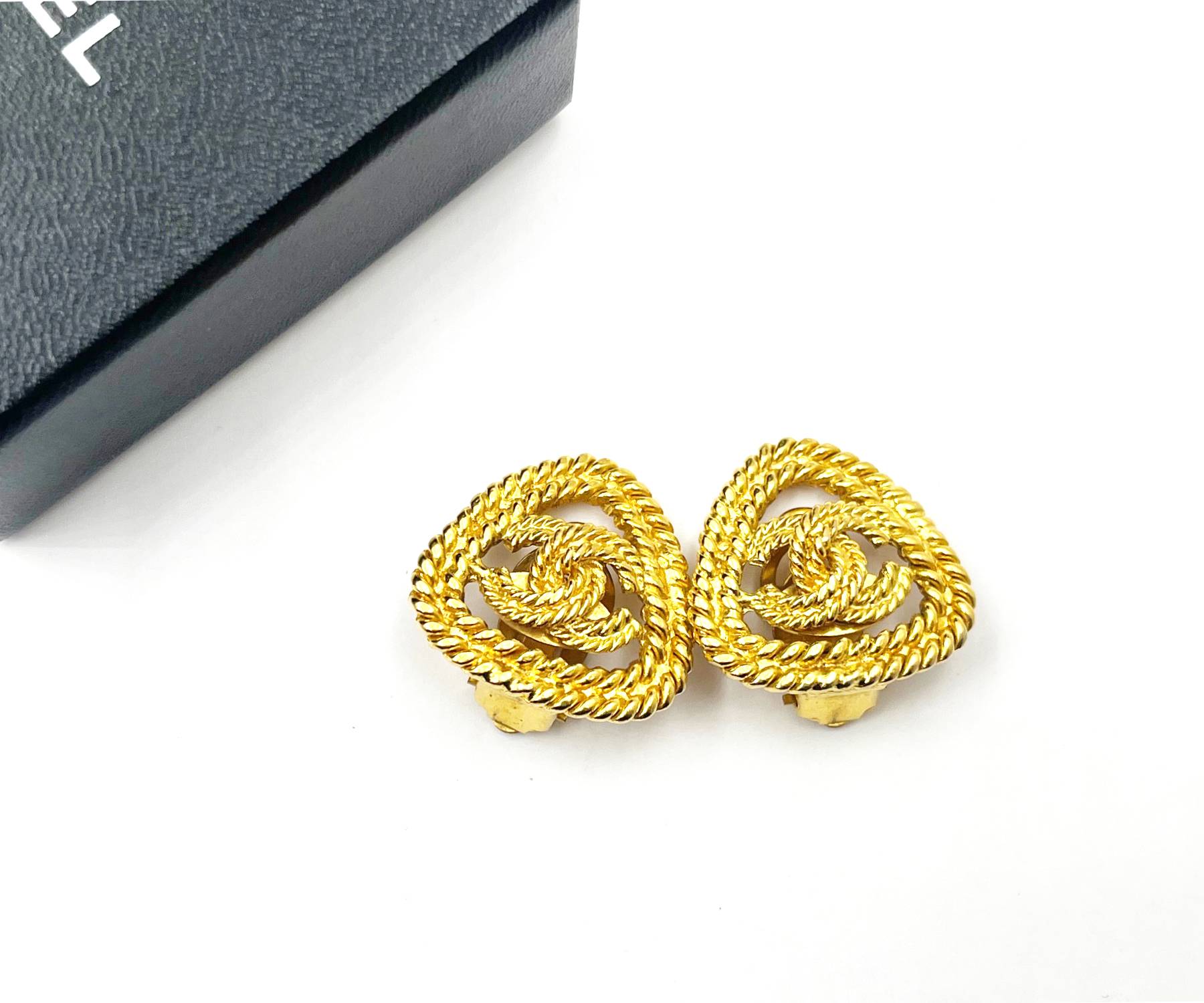 Chanel Vintage Gold Plated CC Rope Triangle Clip on Earrings - Image 2