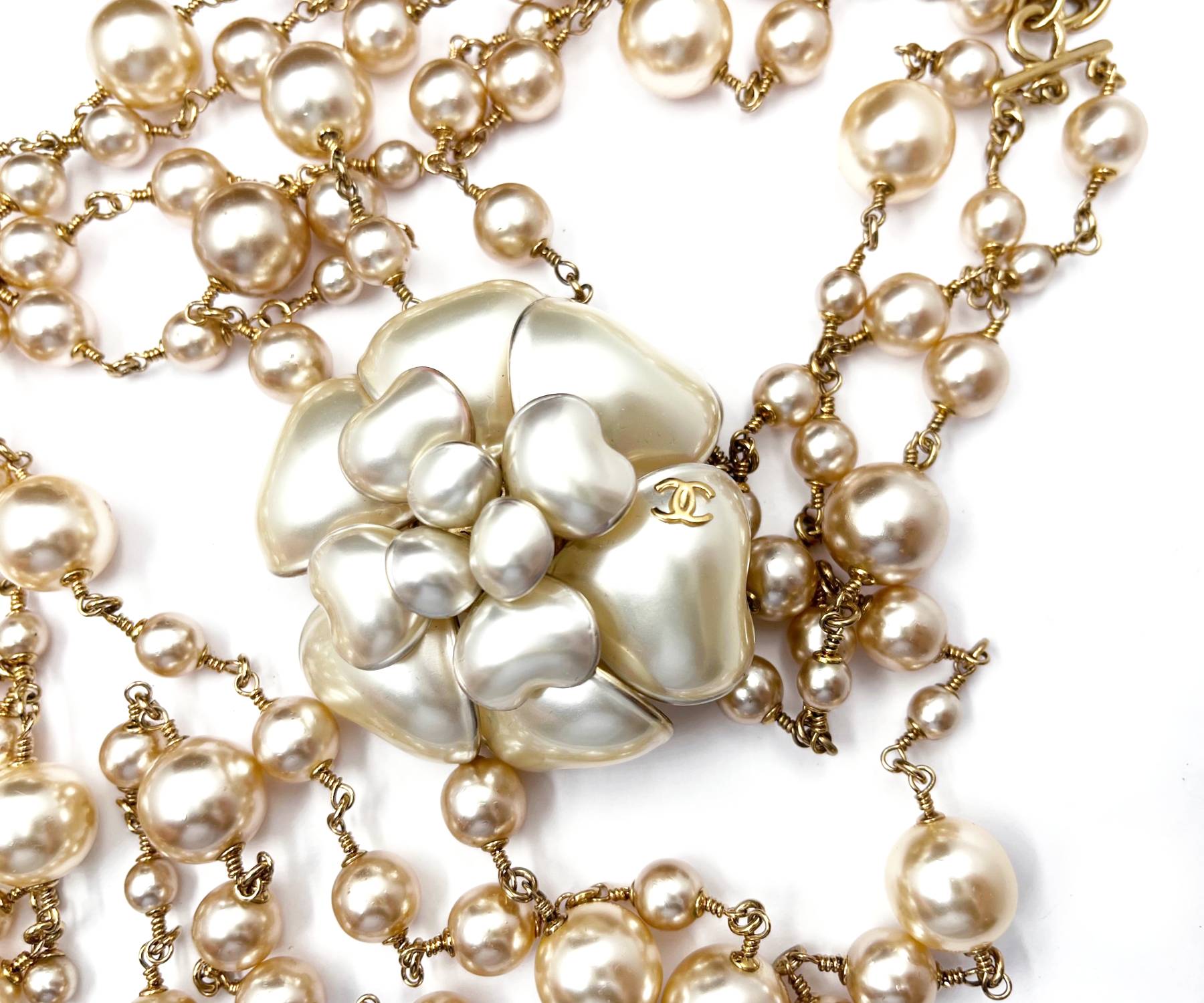 Chanel Super Rare Gold CC Pearl Camellia Super Long Choker Evening Pearl Necklace - Image 3