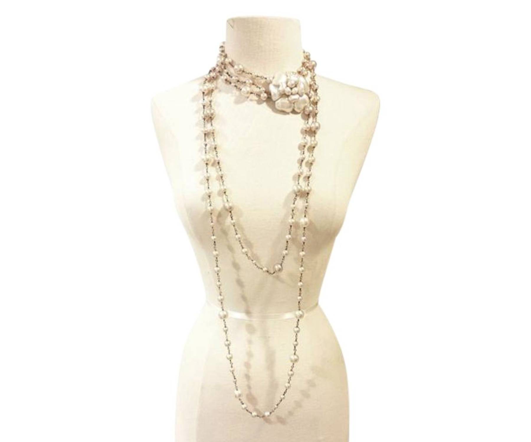 Chanel Super Rare Gold CC Pearl Camellia Super Long Choker Evening Pearl Necklace - Image 4