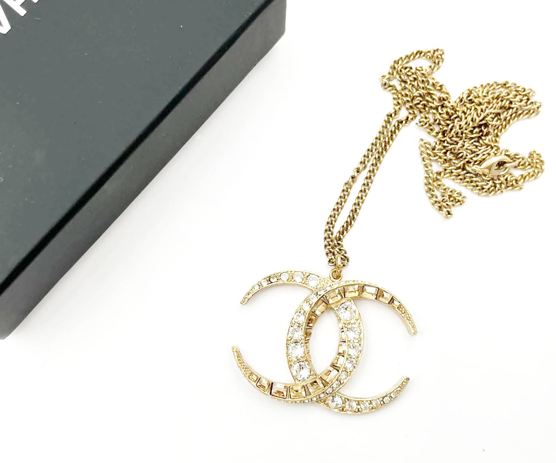 Chanel Gold CC Moonlight Paris Dubai Large Pendant Necklace - Image 2