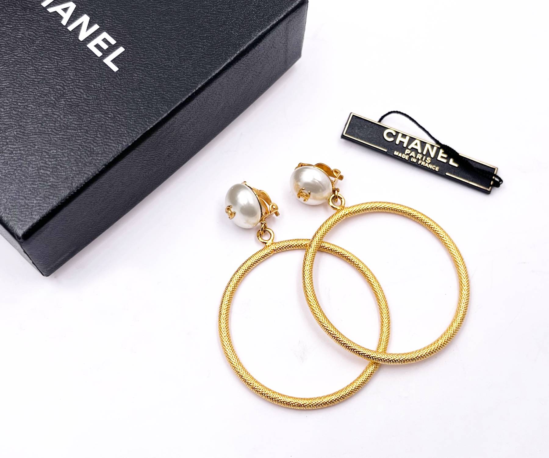 Chanel Vintage Rare Gold Plated CC Pearl Large Hoop Dangle Clip on Earrings - Image 2