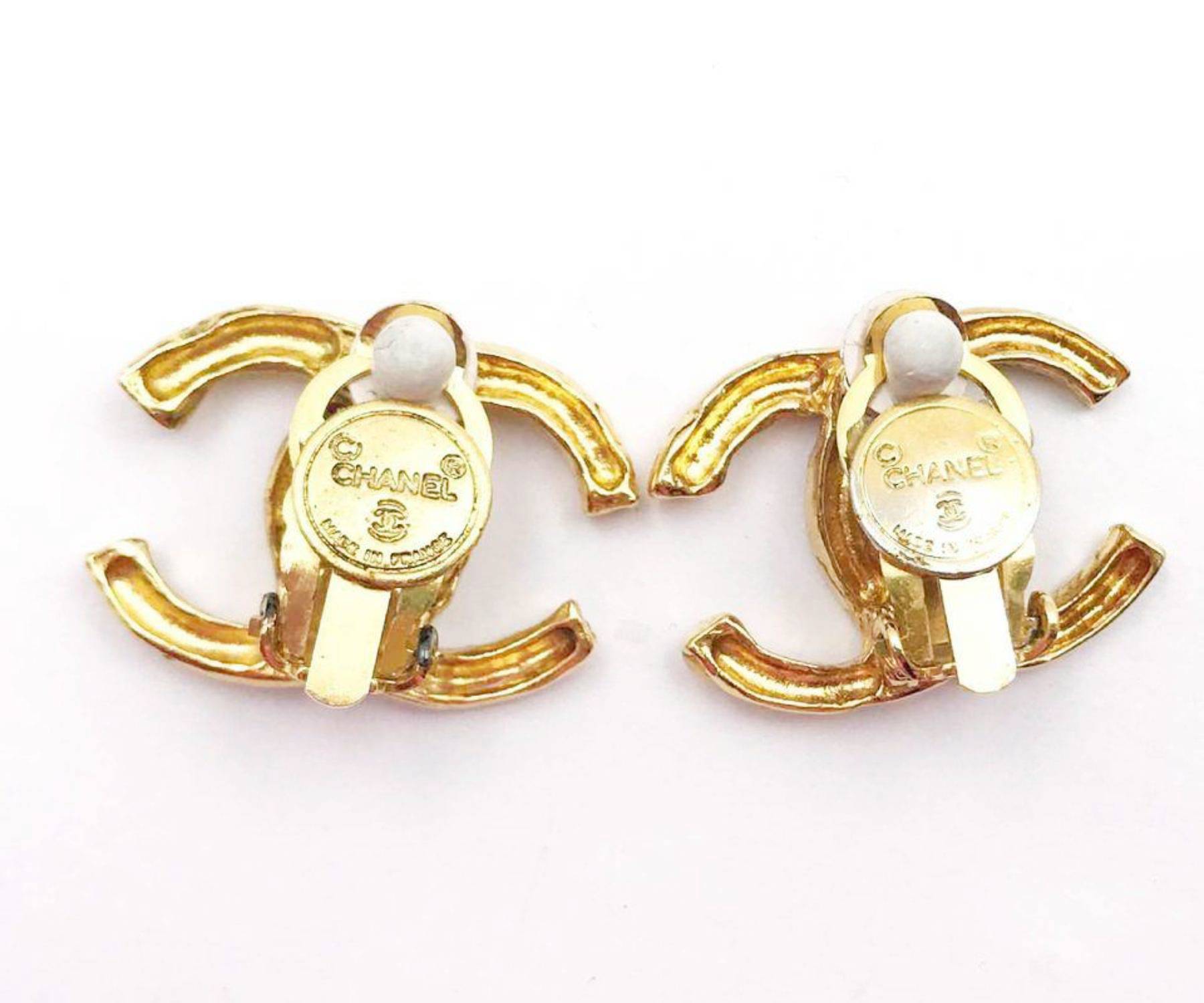 Chanel Vintage Gold Plated Hammered Texture CC Clip on Earrings - Image 3