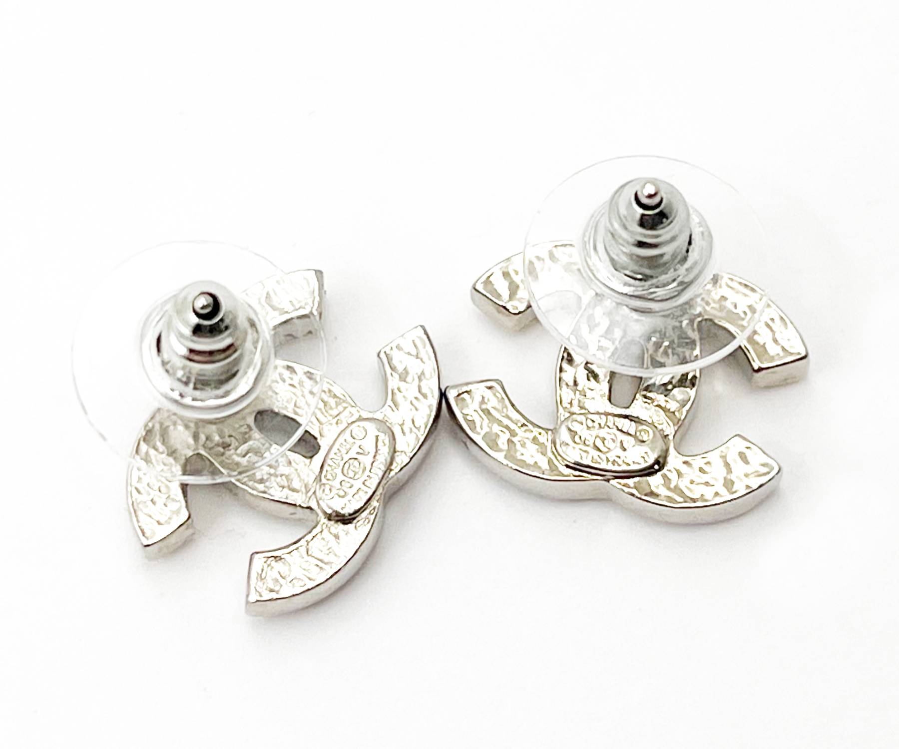 Chanel Classic Silver CC Crystal Medium Piercing Earrings - Image 4