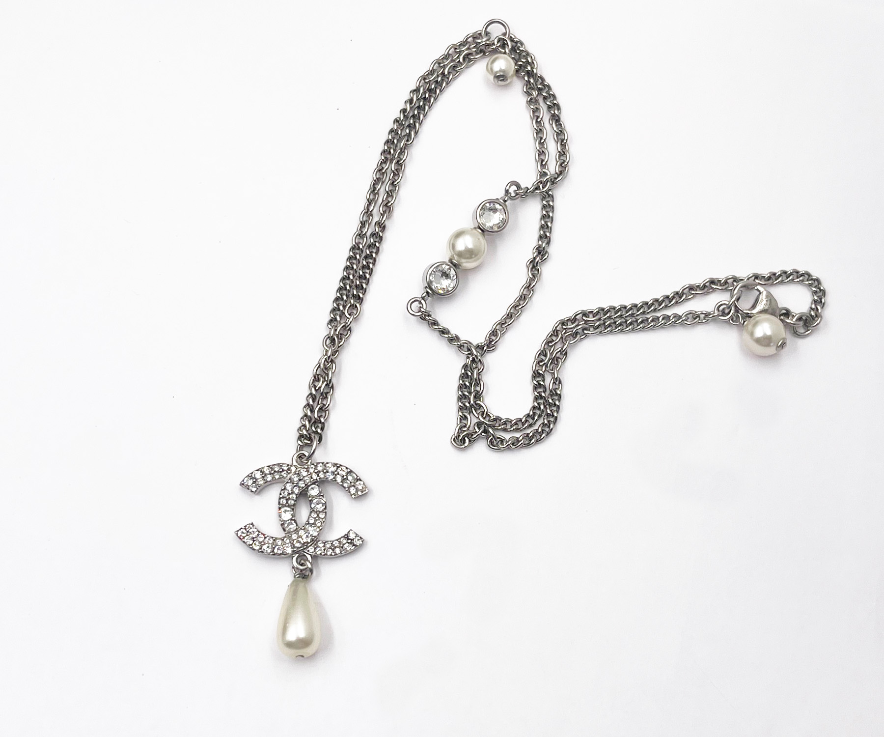 chanel pearl and crystal necklace
