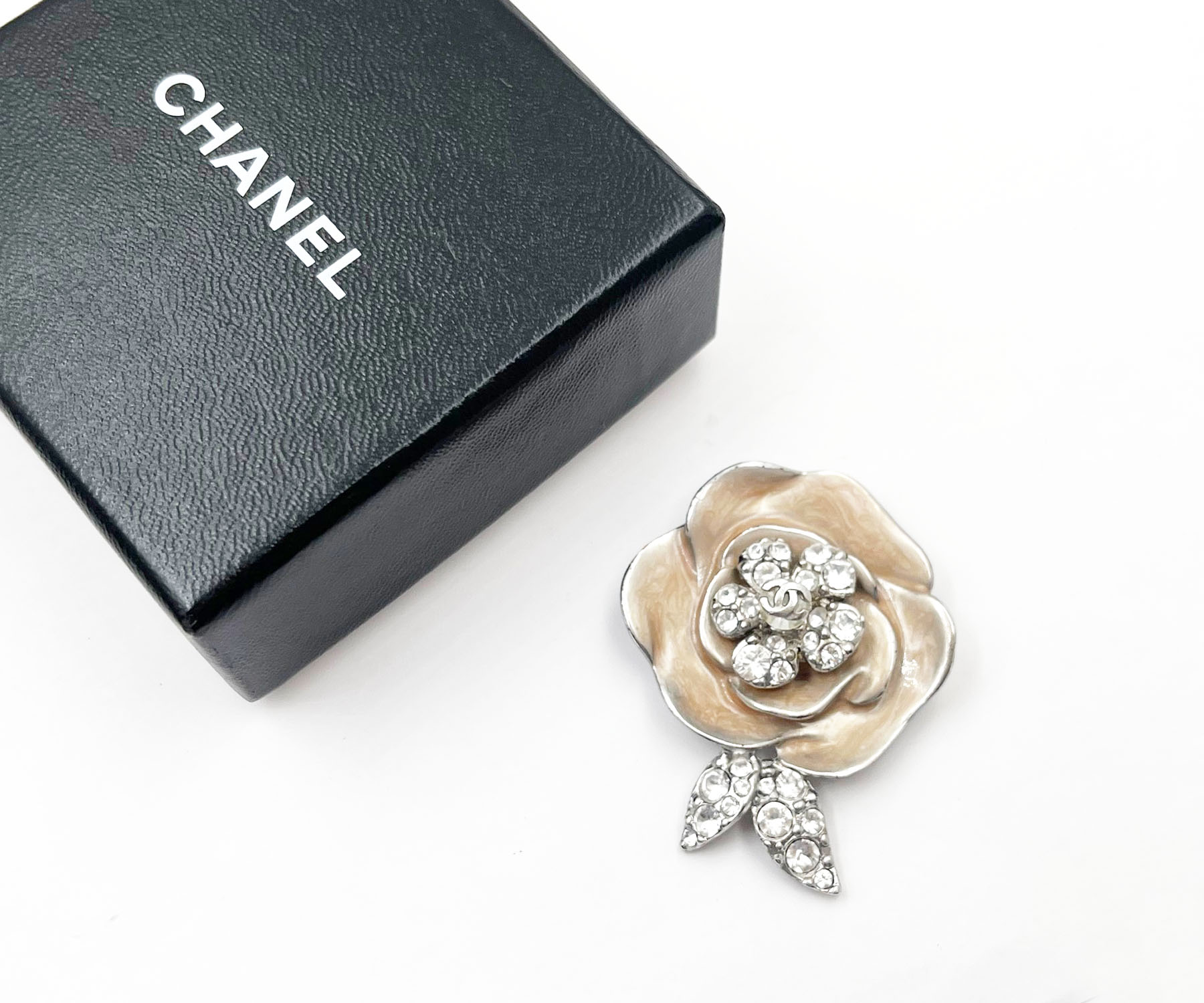 chanel flower brooch pin