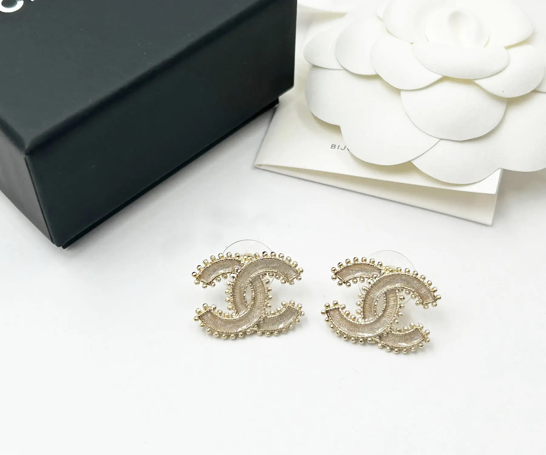 Gd Cc Beige Enamel Dots Piercin 2 Jpg