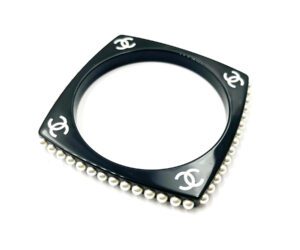Wht Cc Pearl Edge Blk Sq Bangle 1