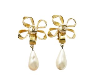 Vin Gp Cc Ribbon Flower Pearl Dangle Clip On 1