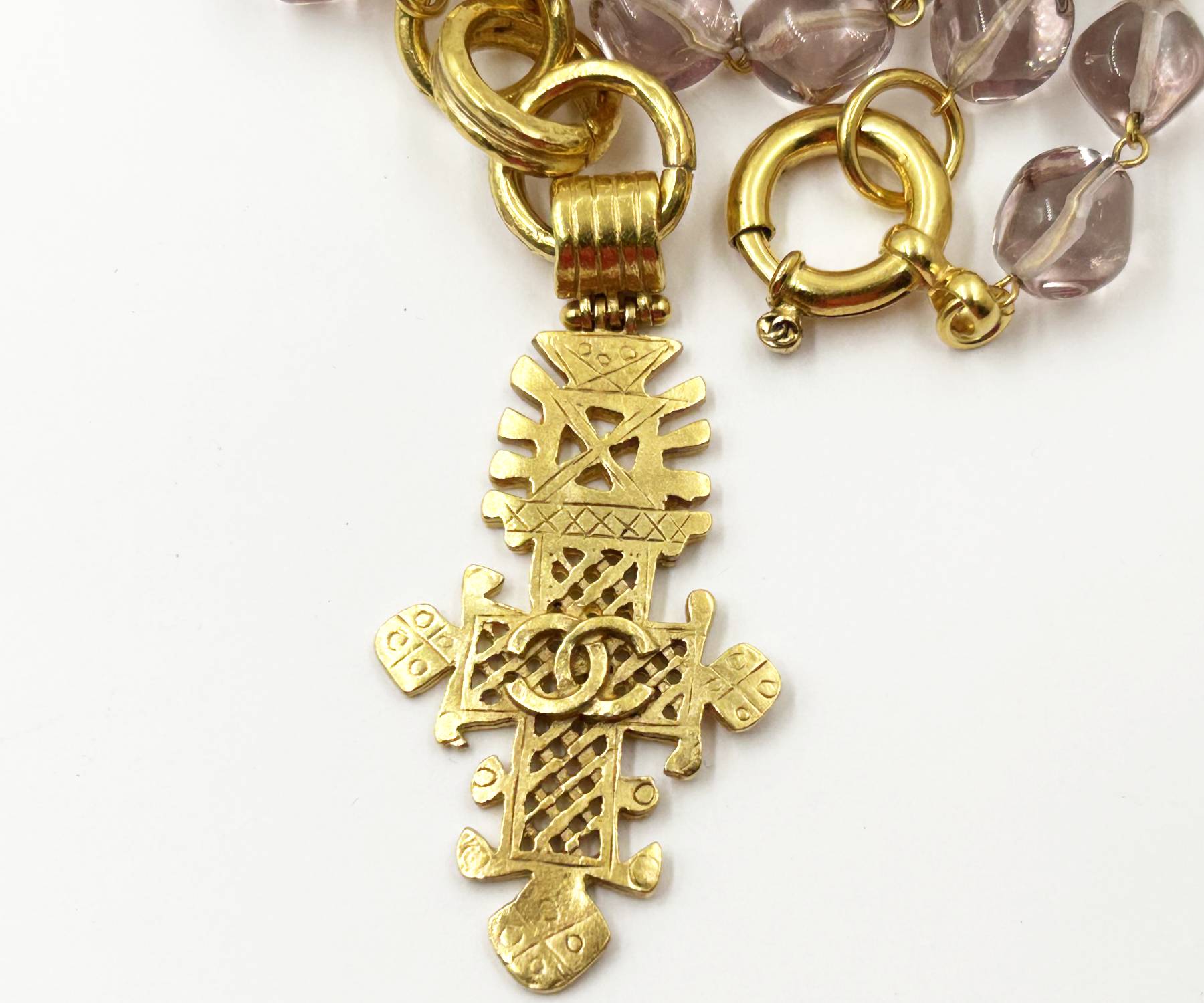 Vin Gp Cc Cross Lavender Glass Bead Lg Nk