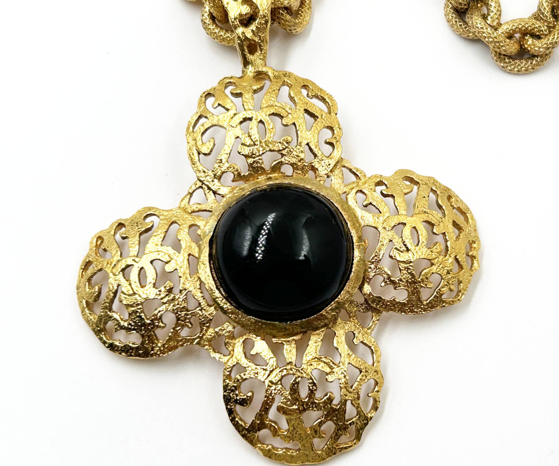 Vin Gp Cc Filigree Cross Blk Stone Lg Nk