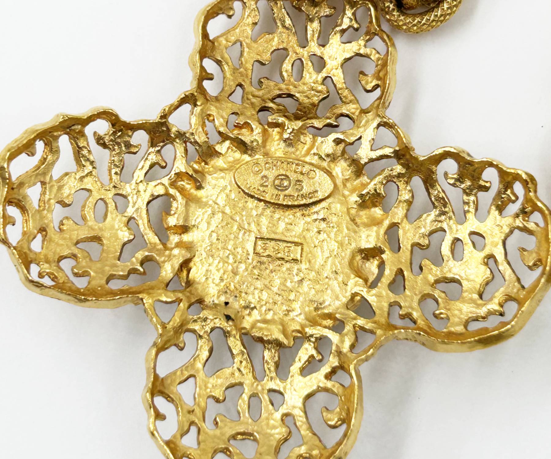 Vin Gp Cc Filigree Cross Blk Stone Lg Nk