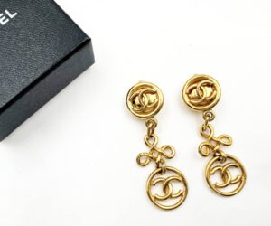 Vin Gp Cc Round Twisted Cross Cc Round Dangle Clip