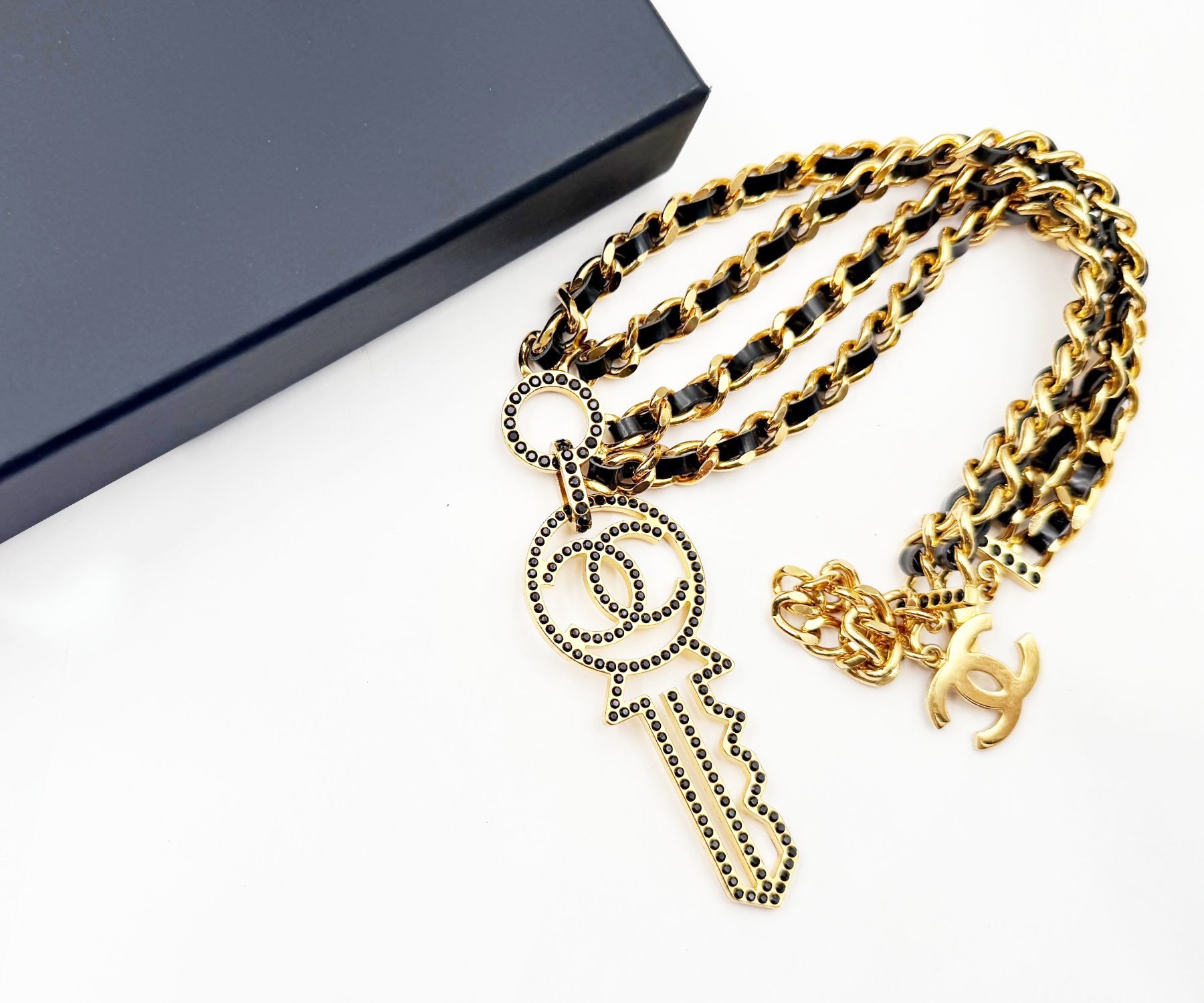 Gp Cc Key Blk Crystal Double Leather Chain Nk