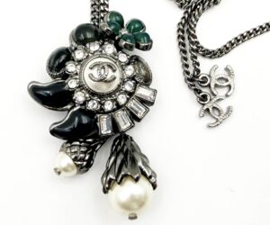Gun Cc Grn Floral Crystal Pendant Nk