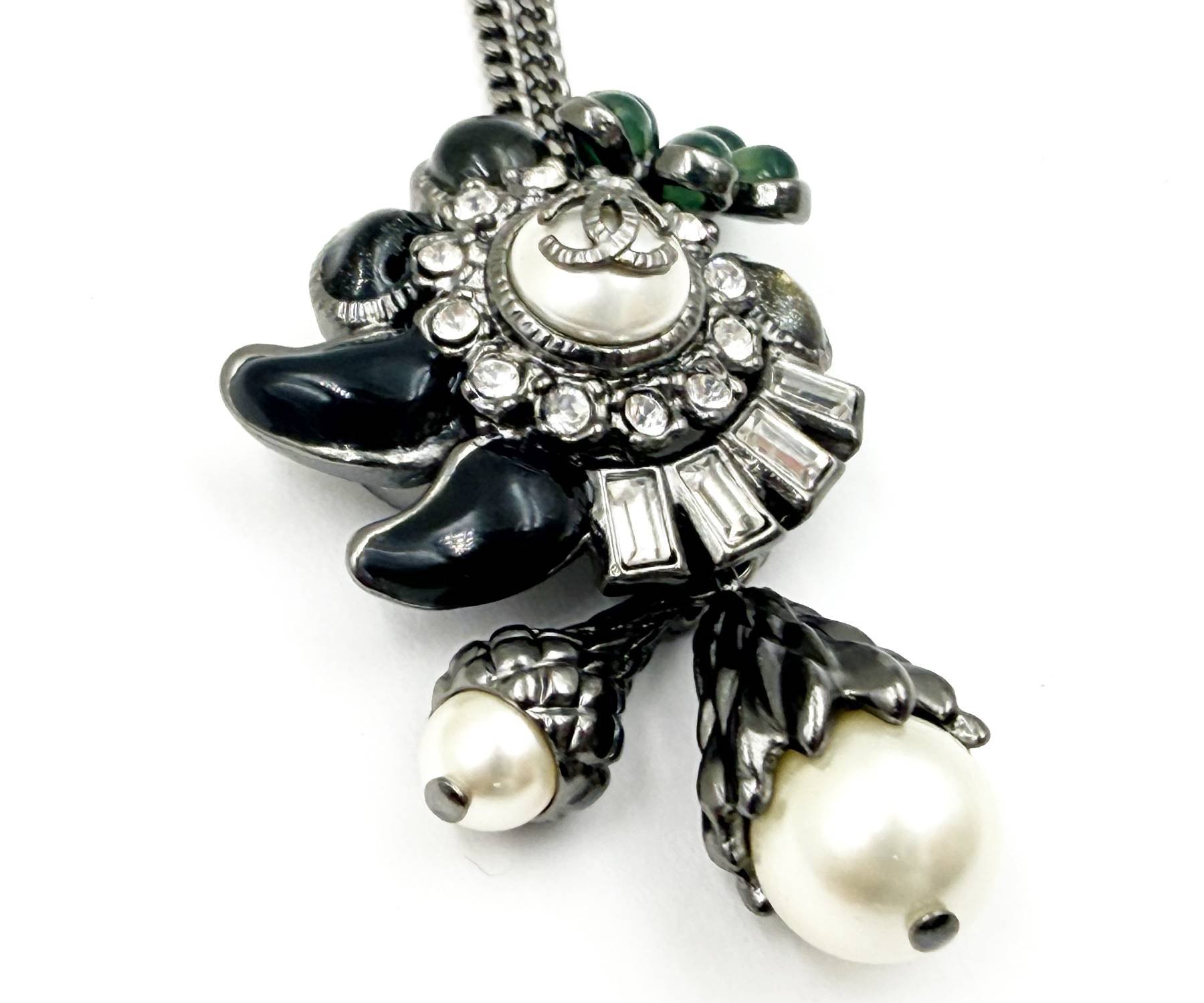 Gun Cc Grn Floral Crystal Pendant Nk