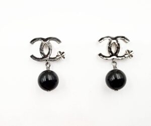 Sil Cc Corner Clover Blk Bead Dangle Piercin