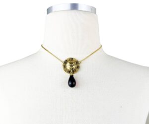 Vin Gp Cc Lion Red Stone Drop Nk