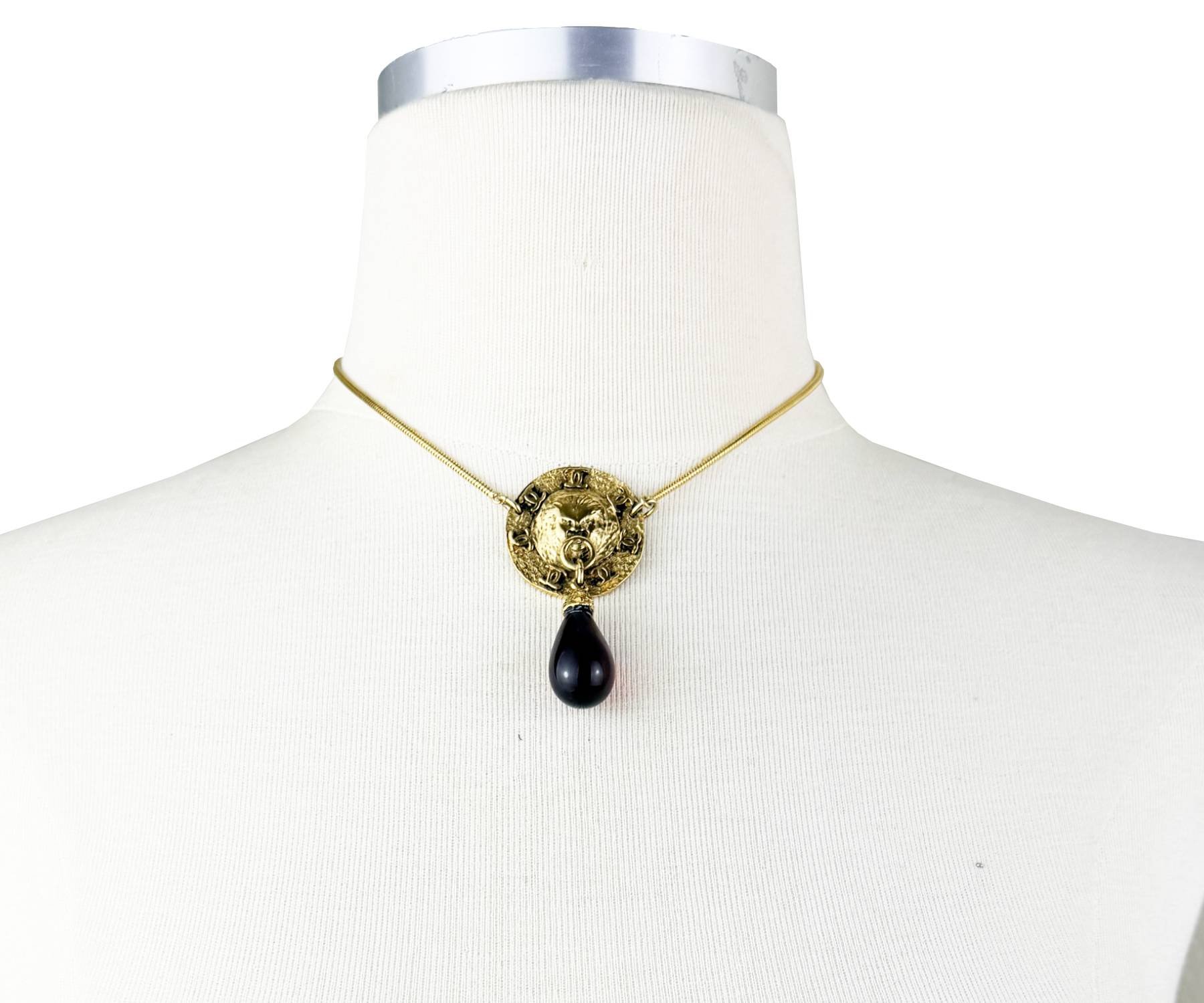 Vin Gp Cc Lion Red Stone Drop Nk